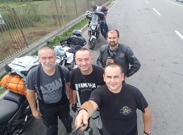 Srbija, odmah iza graničnog prelaza Rača
